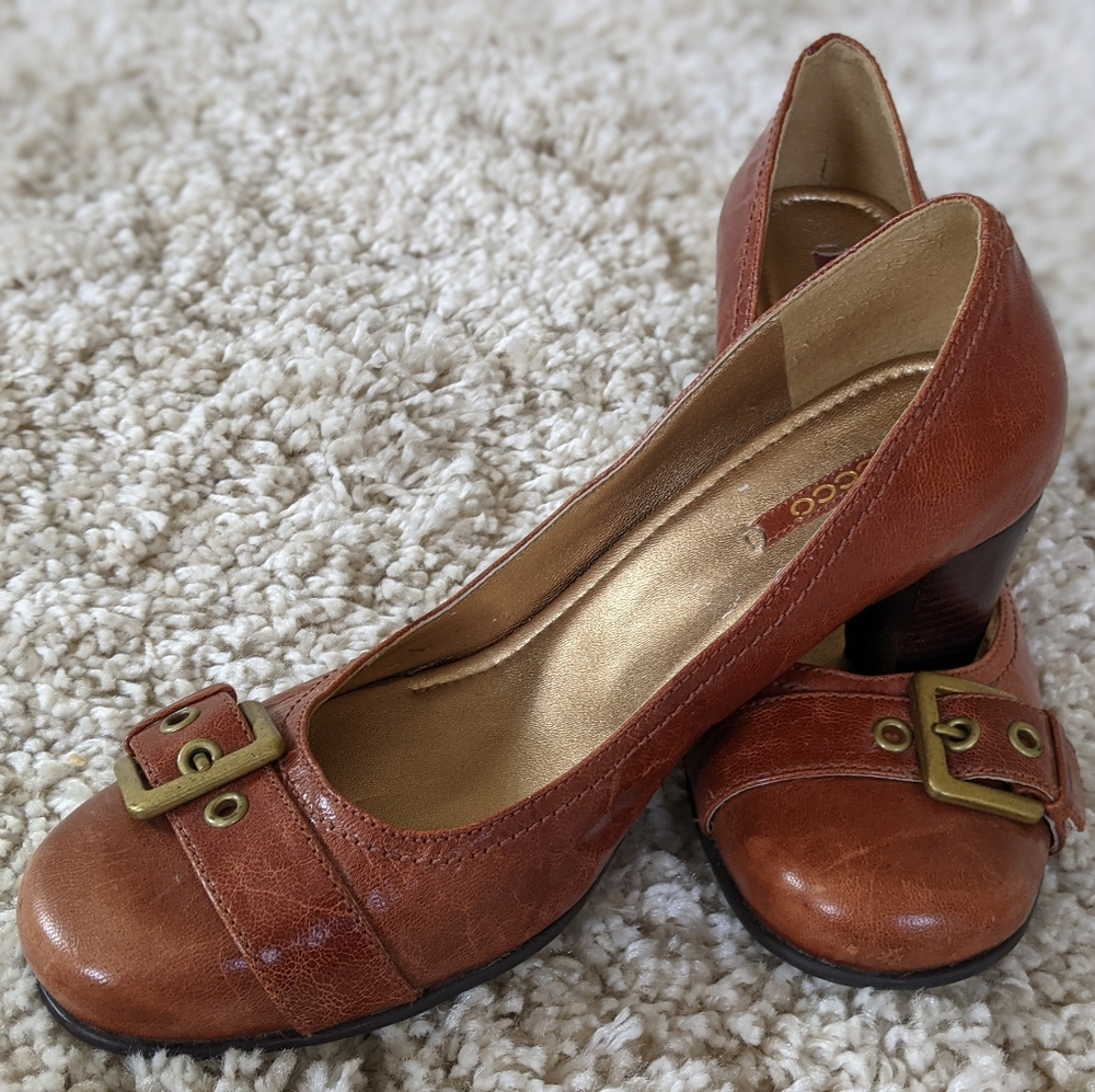 Ecco Buckle Pump Size 8
